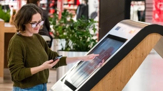 Touchscreen Kiosks for Retail, Banking, and Hospitals – 2025 Buyer’s Guide