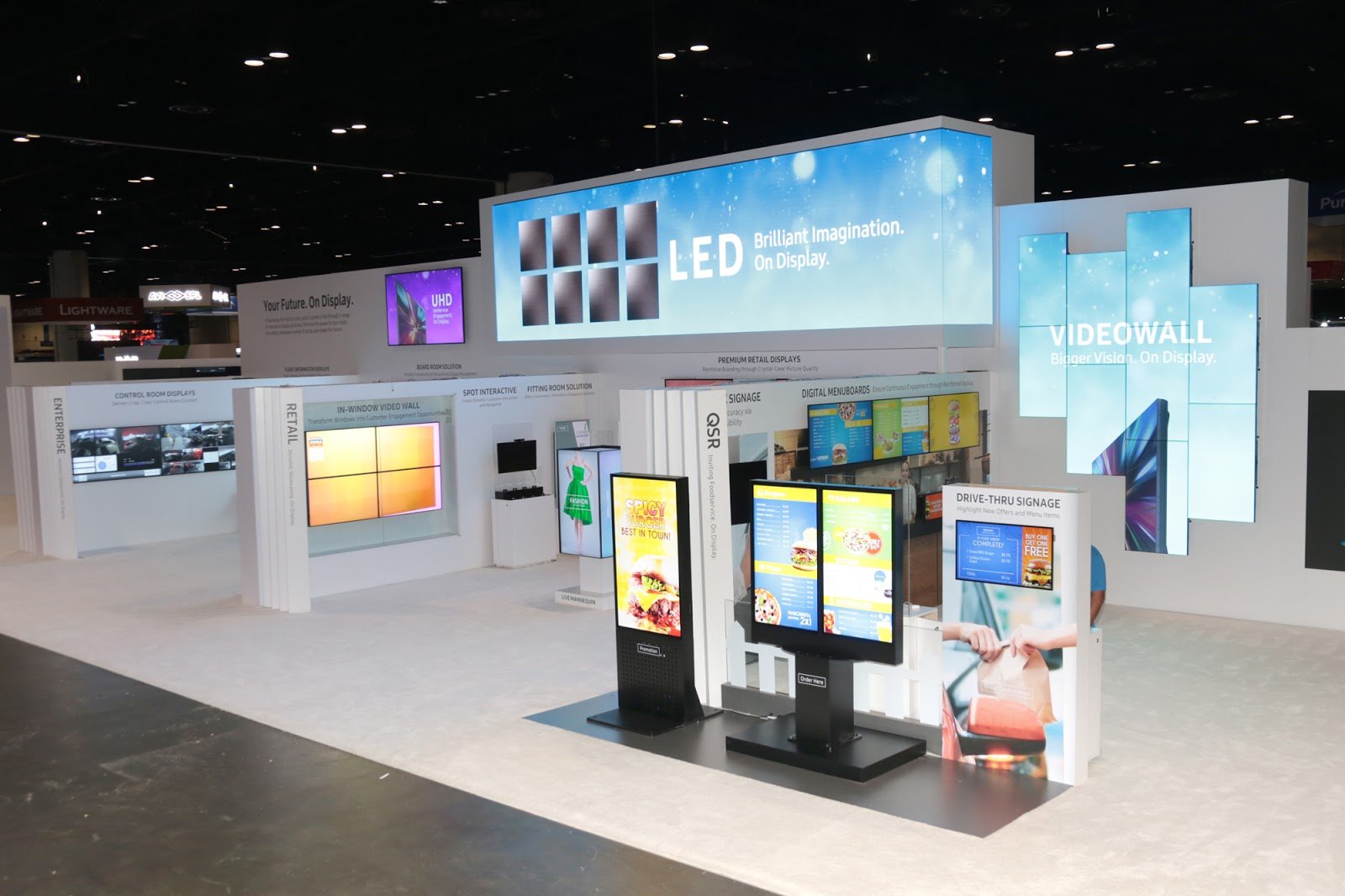 Integrating Digital Signage with Social Media: A Powerful Marketing Strategy